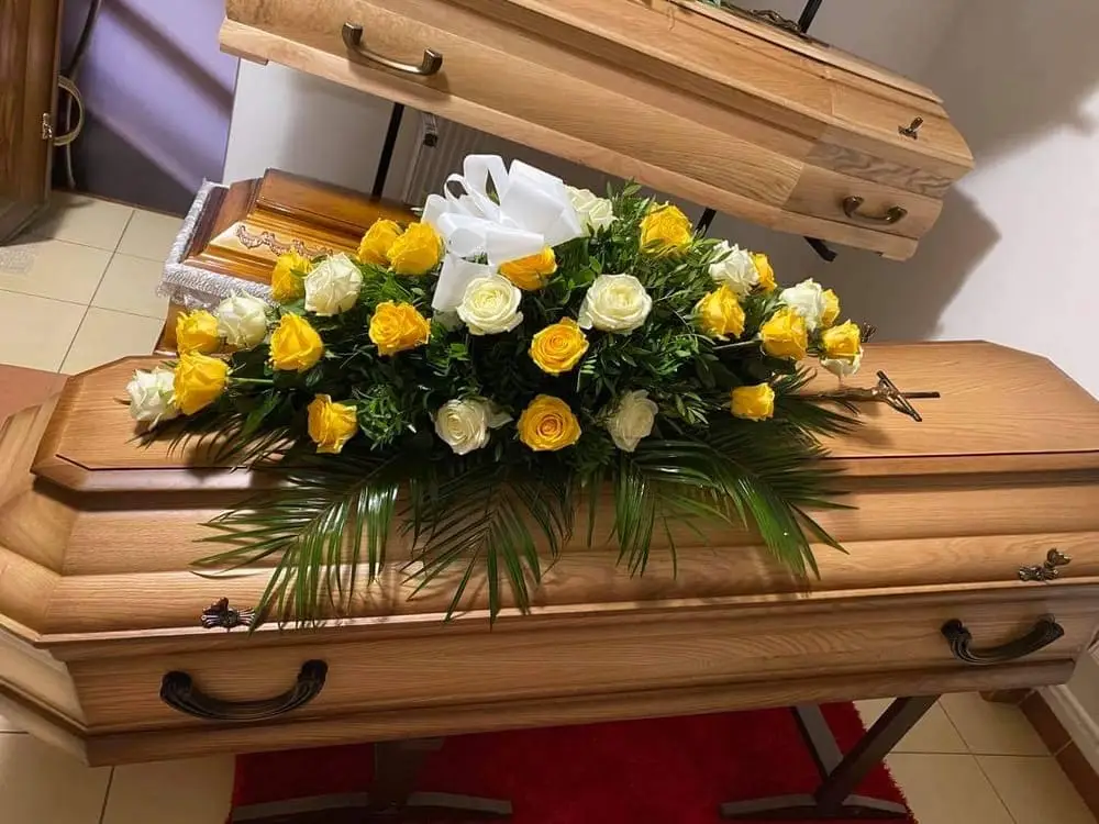 Rakvové kytice zo živých kvetov, vzor 140-05
